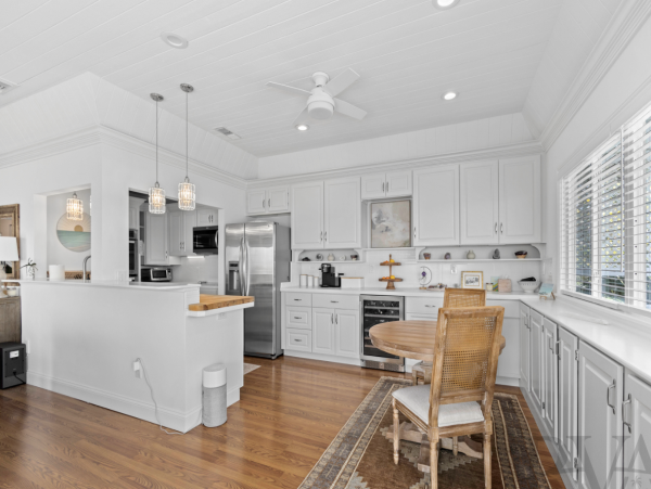 Waterfront Retreat with 4 Bedrooms in Longboat Key